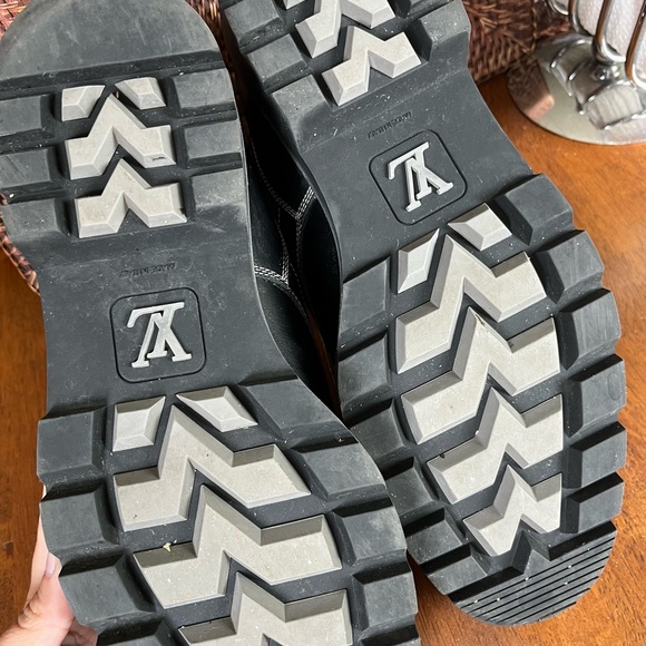 Men’s Louis Vuitton boots - Picture 6 of 9